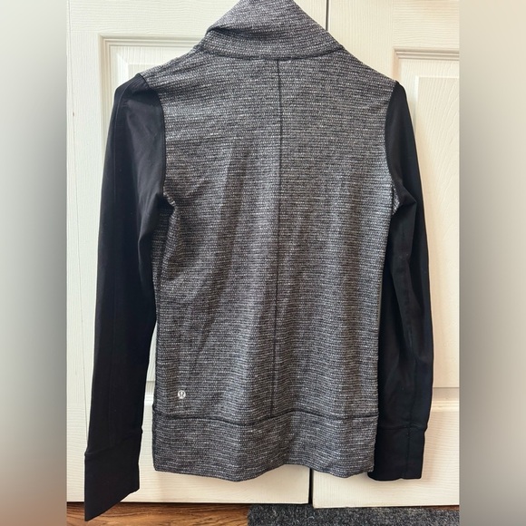 LULULEMON women’s daily yoga jacket (US 4) - Picture 3 of 6